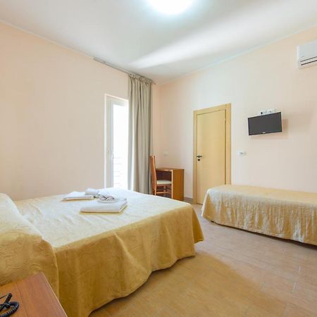 Hotel Adria Nuova Rimini Bagian luar foto