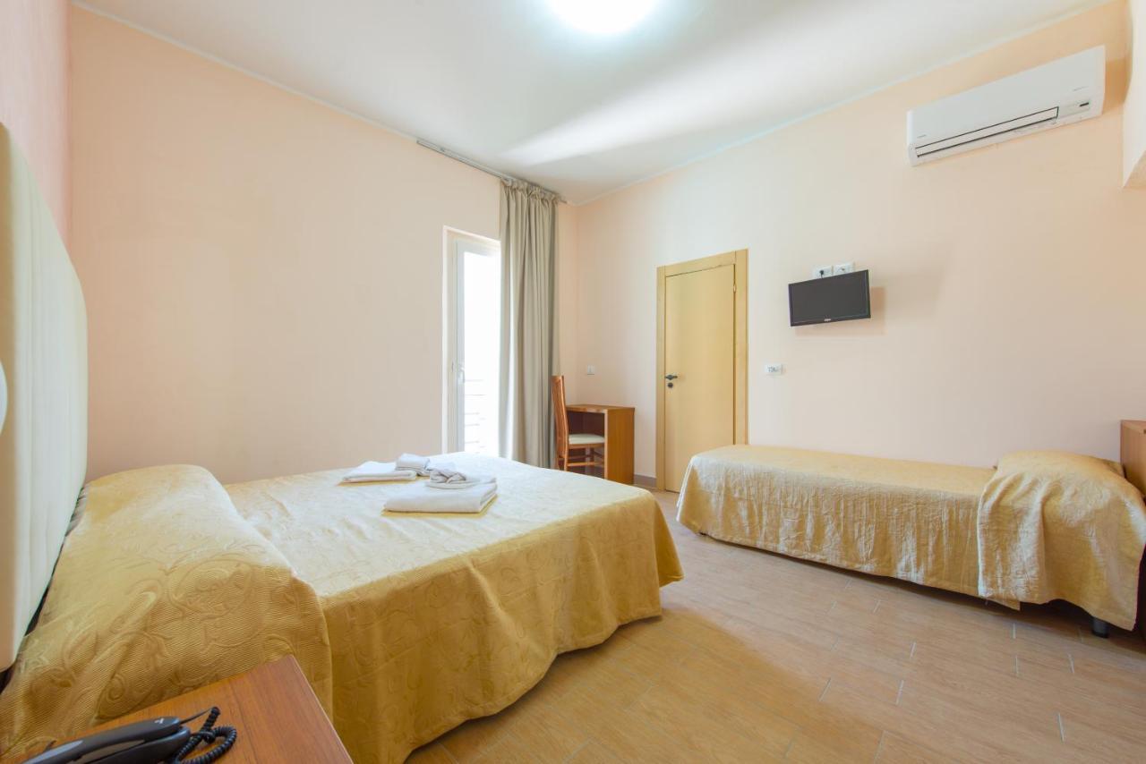 Hotel Adria Nuova Rimini Bagian luar foto